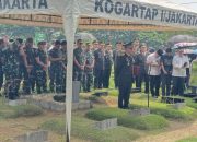 Mayjen TNI Satrijo Pinandojo Jadi Inspektur Upacara Pemakaman Kapoksahli RSPAD Gatot Subroto Brigjen TNI Raden Rudi Martiandi Darma Saputra, M.Han Di TPU Tanah Kusir