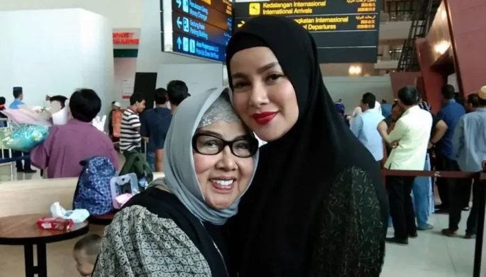 Ibunda Olla Ramlan Meninggal Dunia, Jenazah Dimakamkan Di TPU Tanah Kusir Minggu Sore Ini