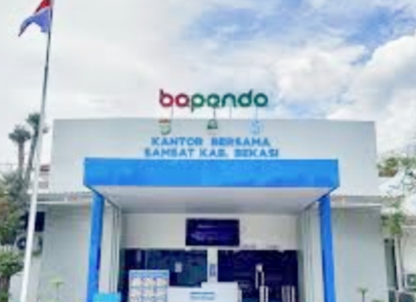 Pelayanan SAMSAT Kabupaten Bekasi, Warga Antre Tertib Sejak Pagi