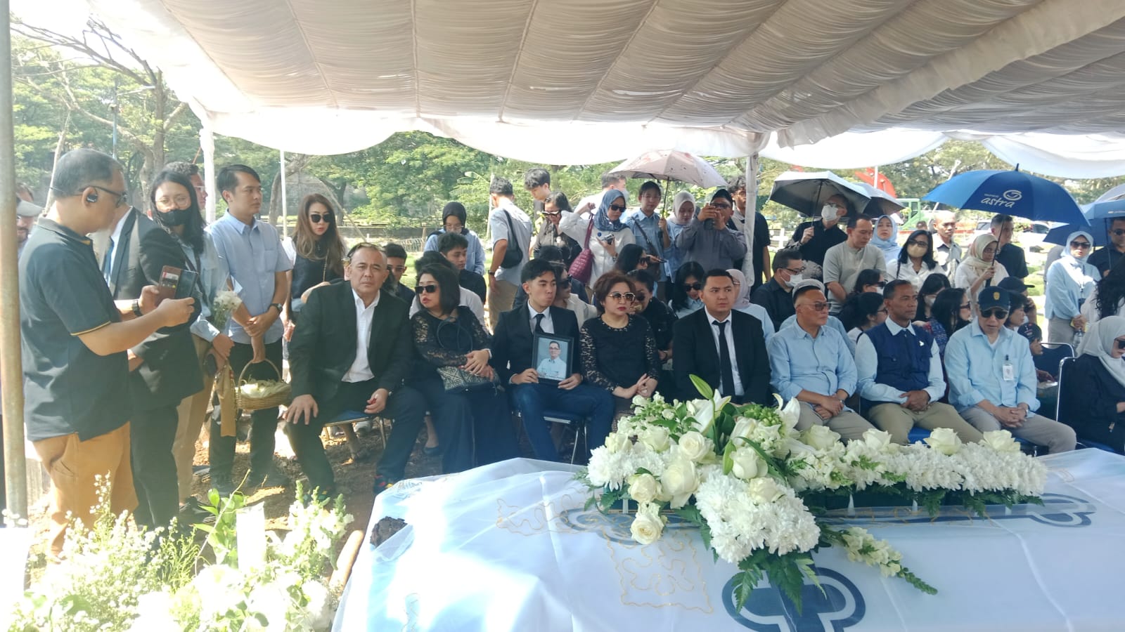 Jubir Otorita IKN Troy Harold Yohanes Pantouw Dimakamkan di TPU Tanah Kusir, Pengabdian dan Dedikasinya Dikenang