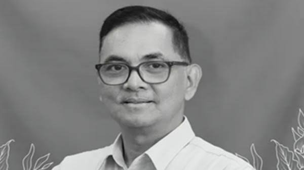 Jenazah Jubir Otorita IKN Troy Pantouw Dimakamkan Secara Kedinasan di TPU Tanah Kusir