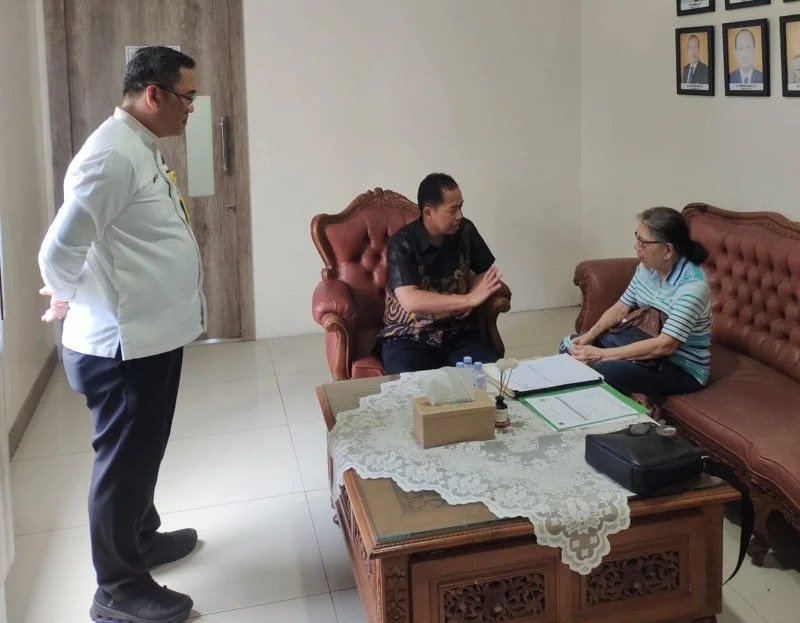 BPN Jakarta Timur Serahkan Sertipikat Pengganti