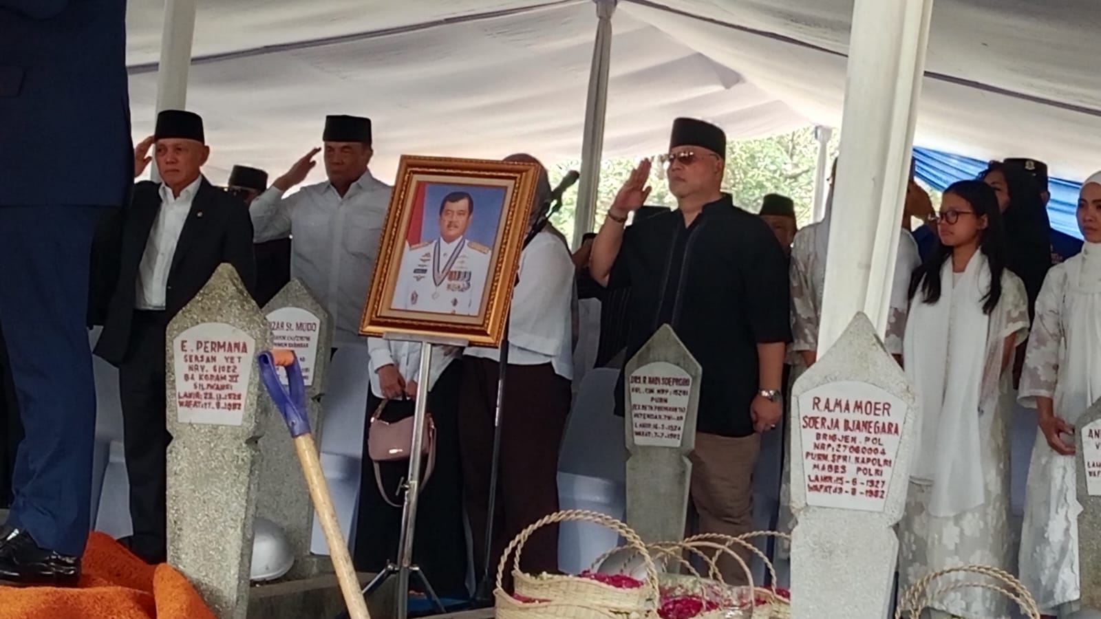 Mantan Panglima TNI Widodo AS Dimakamkan di TMP Kalibata dengan Upacara Militer